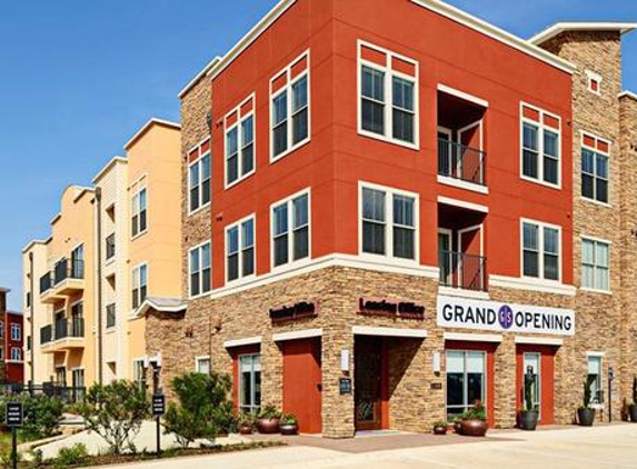 Grapevine Station Apartments - Grapevine, TX