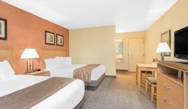 Days Inn & Suites by Wyndham Duluth by the Mall - Duluth, MN