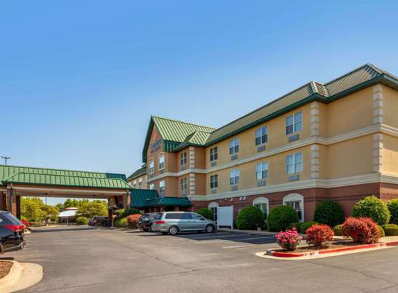 Comfort Inn & Suites Fayetteville-University Area - Fayetteville, AR