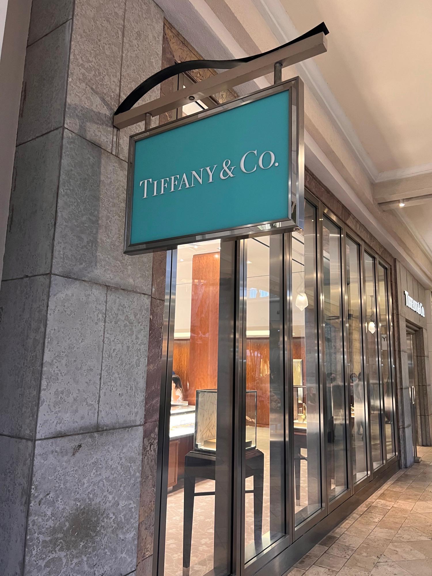 Tiffany and co discount merrick park hours