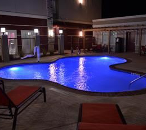 Best Western Plus Dilley Inn & Suites - Dilley, TX