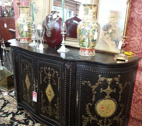 Wallpaper & Designer Home Consignments - Nashville, TN