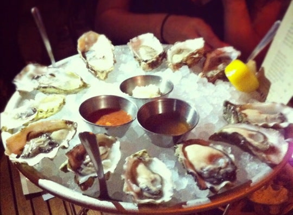 L & E Oyster Bar - Los Angeles, CA