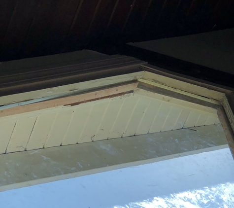 Rosenello's Windows Siding & Roofing - Bensalem, PA. Horrible ametuer sloppy install!