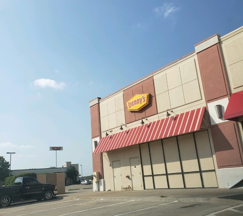 Denny's - Lewisville, TX