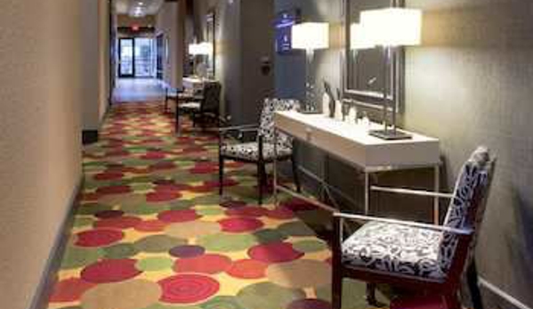 Hampton Inn & Suites Raleigh/Crabtree Valley - Raleigh, NC