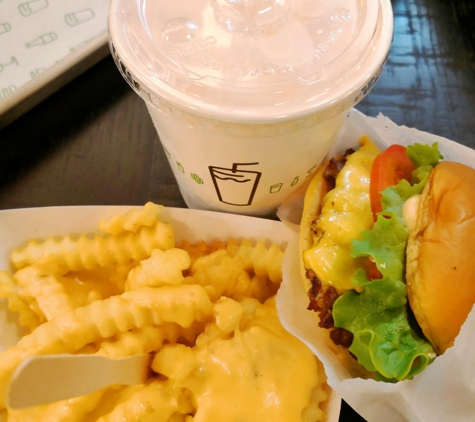 Shake Shack Chicago Athletic Association - Chicago, IL