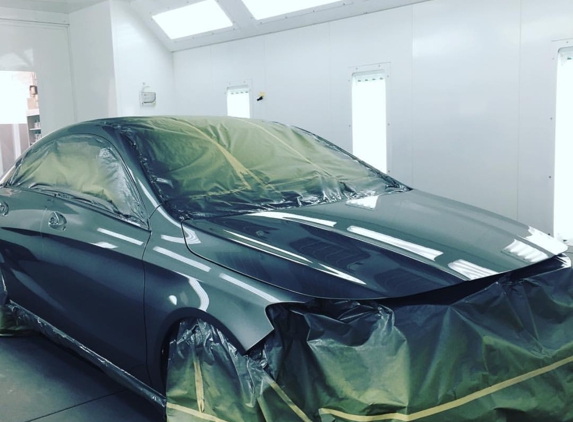 Studio Auto Body - Glendale, CA