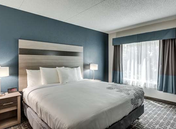 Days Inn & Suites by Wyndham Spokane - Spokane, WA