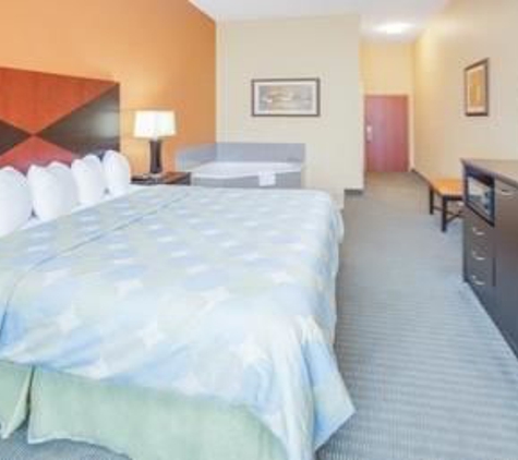 Days Inn & Suites by Wyndham Russellville - Russellville, AR