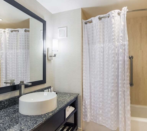 Embassy Suites by Hilton Newark Airport - Elizabeth, NJ