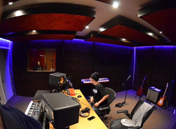 Sound & Vibe Recording Studio - Long Beach, CA