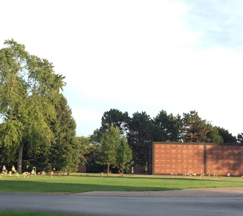 Graceland Cemetery - Milwaukee, WI