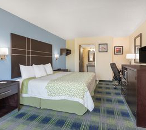 Days Inn by Wyndham Newberry - Newberry, SC