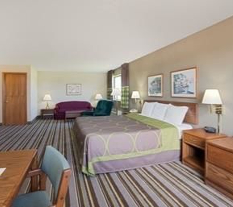 Super 8 by Wyndham Charles City - Charles City, IA