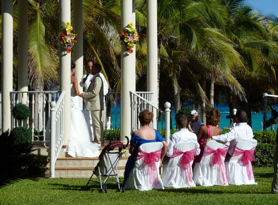 Gateway  Travel - Myrtle Beach, SC. Destination wedding at Riu Palace Riviera Maya.