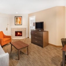 Hawthorn Suites by Wyndham Detroit Warren - Hotels