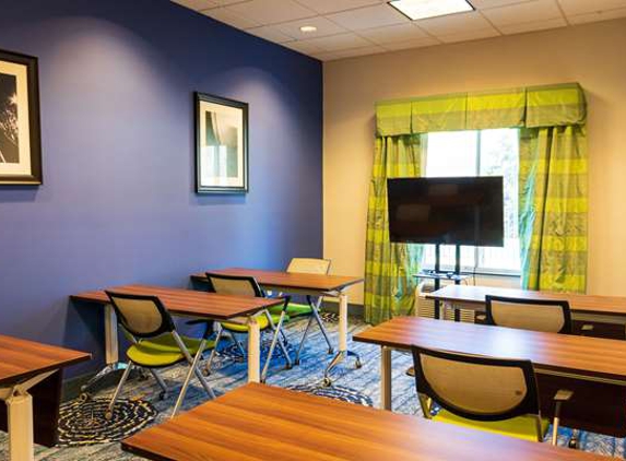 Comfort Inn & Suites Plainville-Foxboro - Plainville, MA