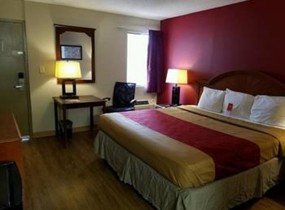 Econo Lodge - Columbus, GA