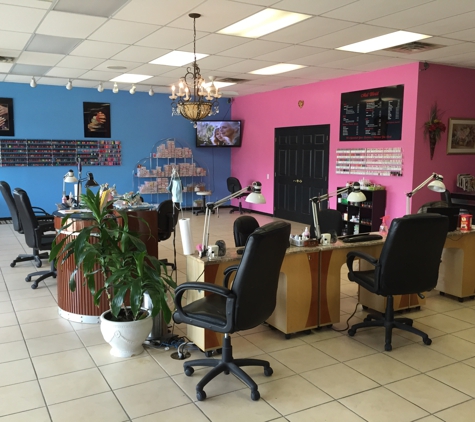 Famous Nail Studio - Fayetteville, AR