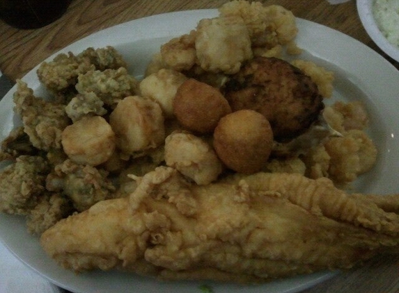 Dale's Seafood - Whiteville, NC