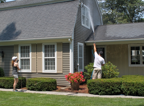 Wash On Wheels Pressure Washing - Charlton, MA. Family Owned and Operated for 40+ years