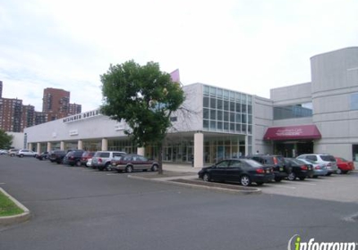 secaucus outlets hours