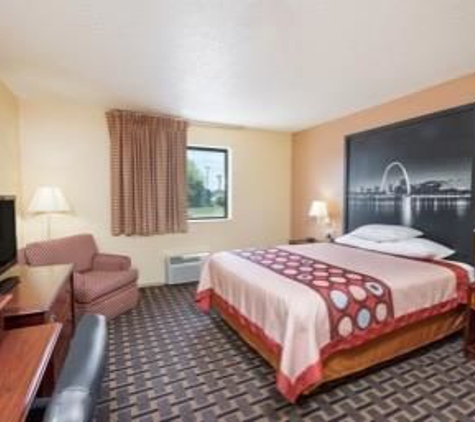 Super 8 by Wyndham Lebanon - Lebanon, MO