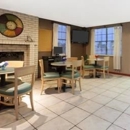 Super 8 by Wyndham Fredericksburg - Hotels