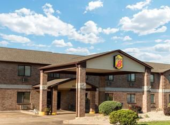 Super 8 by Wyndham Farmington - Farmington, MO