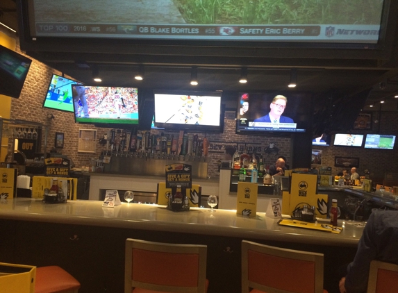 Buffalo Wild Wings - Braintree, MA