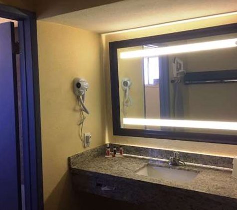 Days Inn by Wyndham Airport - Phoenix - Phoenix, AZ