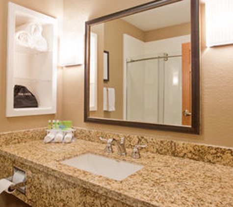 Holiday Inn Express & Suites St. Joseph - Saint Joseph, MO