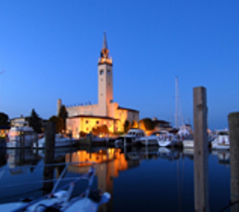 Grosse Pointe Yacht Club - Grosse Pointe Shores, MI