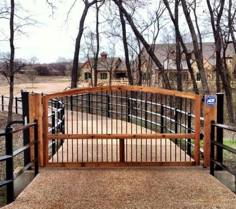 Buzz Custom Fence - Fort Worth, TX