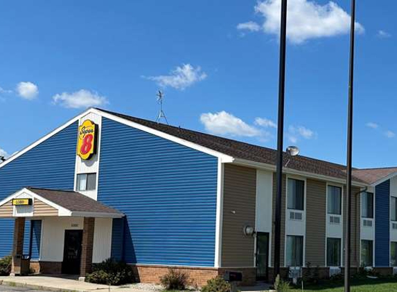 Super 8 by Wyndham Portage - Portage, WI