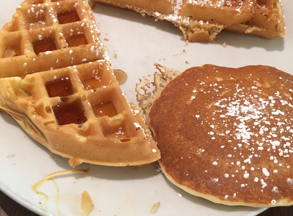 Wildberry Pancakes and Cafe - Chicago, IL