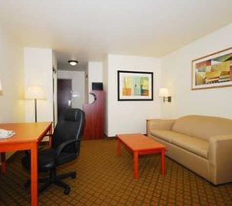 Best Western Henrietta Inn & Suites - Henrietta, TX