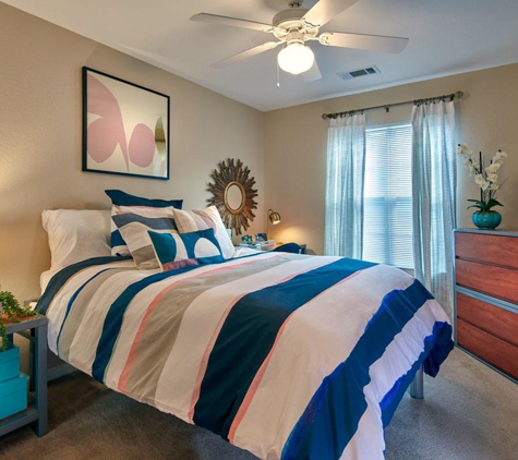 Axis Student Living - Statesboro - Statesboro, GA