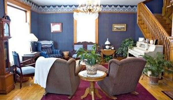 Lindsay House Bed & Breakfast - Manawa, WI