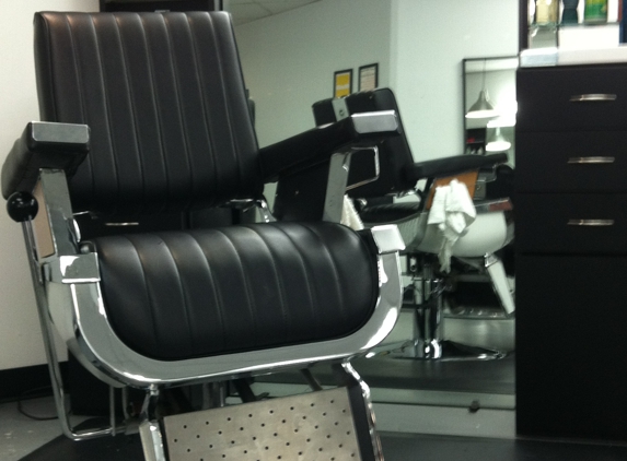 Suazo's Barbershop # 1 (BETO Shopping Center) - Miami, FL