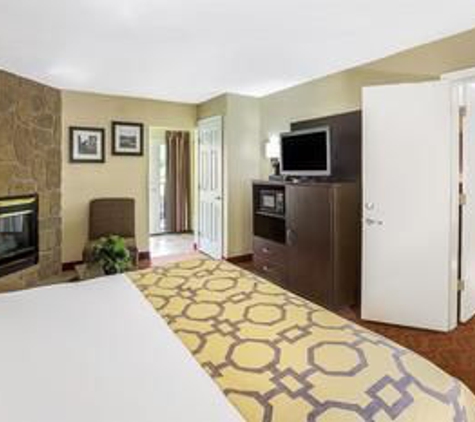 Baymont Inn & Suites - Gatlinburg, TN