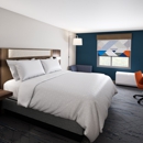 Holiday Inn Express & Suites Sarasota Bradenton by IHG