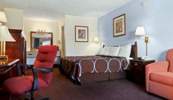 Super 8 by Wyndham Atlanta/Hartsfield Jackson Airport - College Park, GA