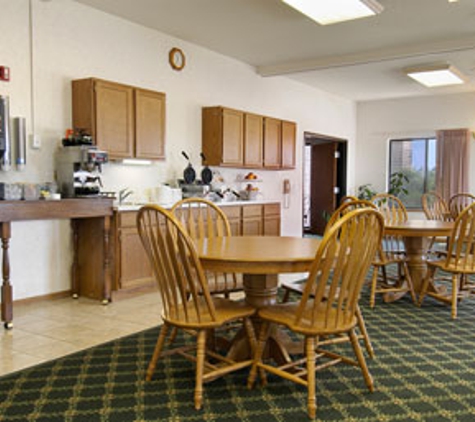 Boarders Inn & Suites by Cobblestone Hotels - Columbus - Columbus, WI