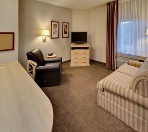 Candlewood Suites Grand Prairie - Peoria, IL