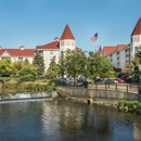 Rivers Edge Apartment - Apartments