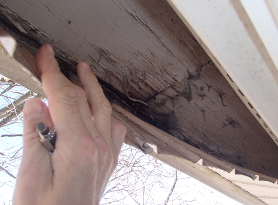 North Shore Home Inspection - Greenlawn, NY. Soffit damage from water