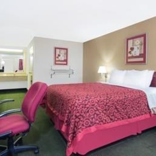 Days Inn by Wyndham Middleburg Heights - Cleveland, OH