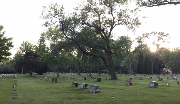 Graceland Cemetery - Milwaukee, WI